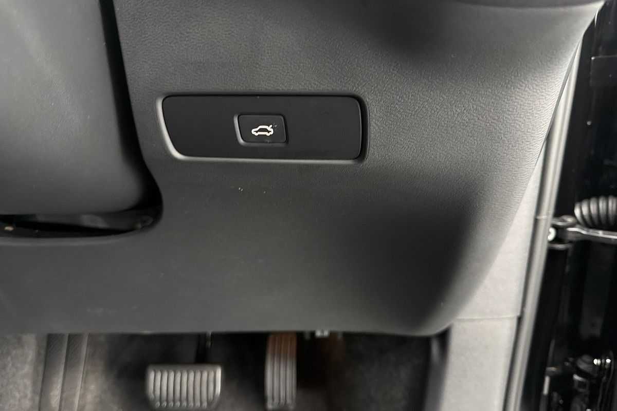 2023 Volvo XC40 Ultimate B4 Bright
