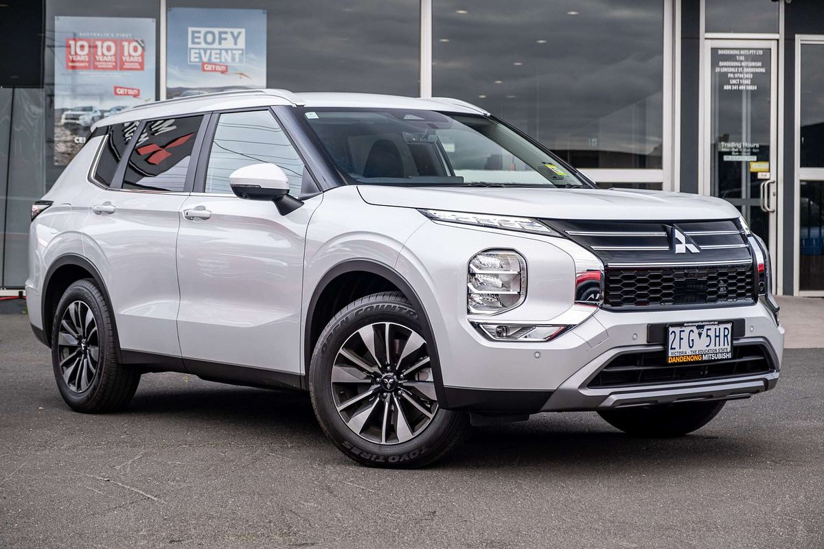 2025 Mitsubishi Outlander LS ZM