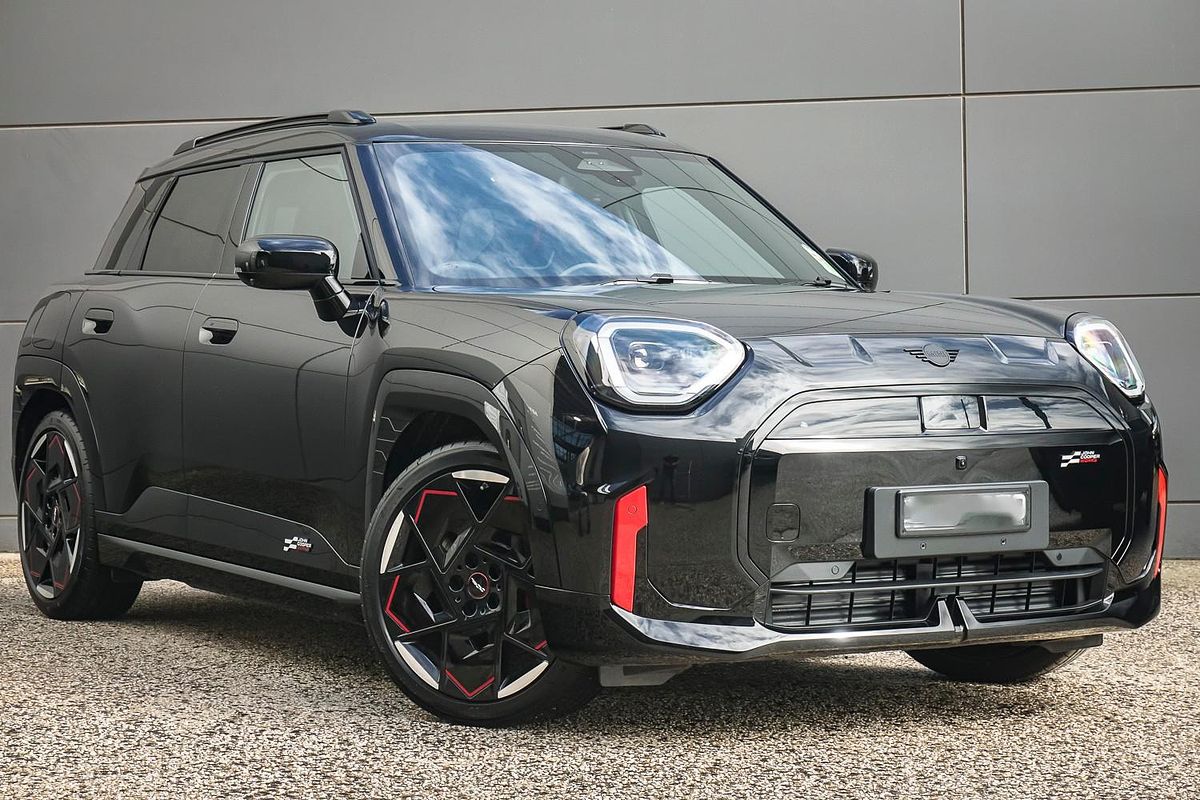 2025 MINI Aceman JCW E Favoured J05