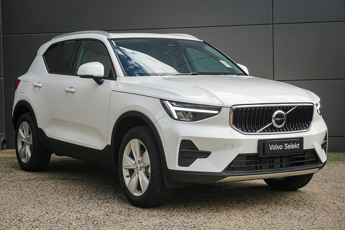 2026 Volvo XC40 Plus B4