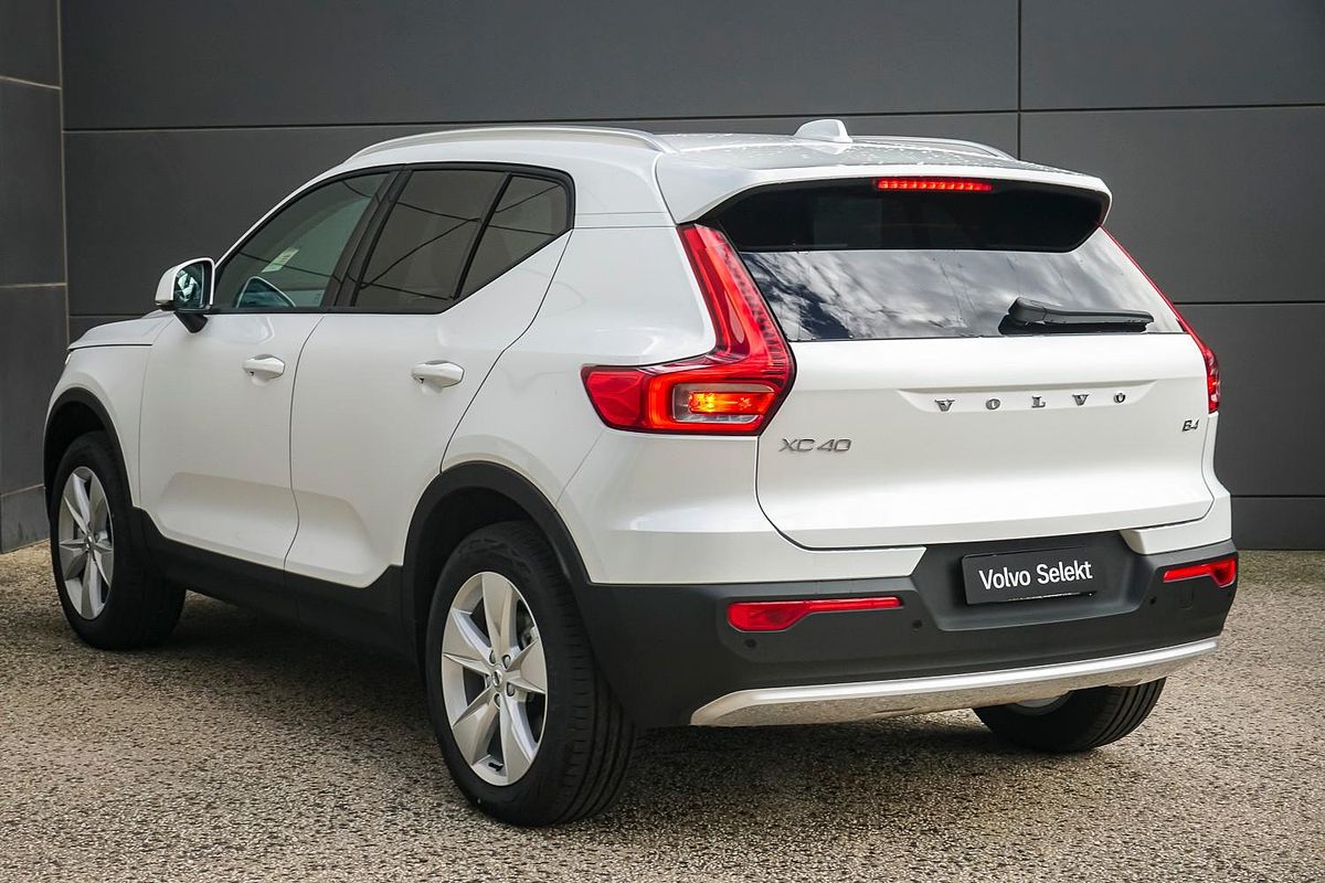 2026 Volvo XC40 Plus B4