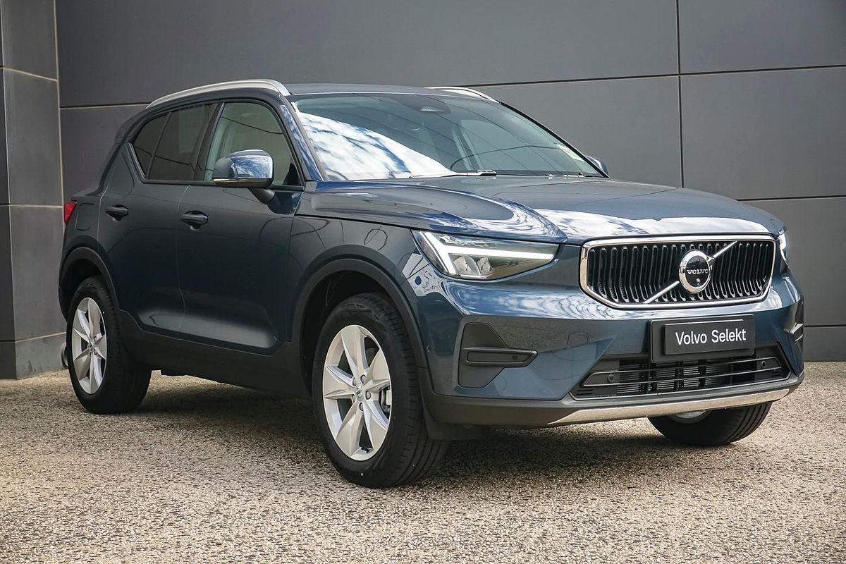 2026 Volvo XC40 Plus B4