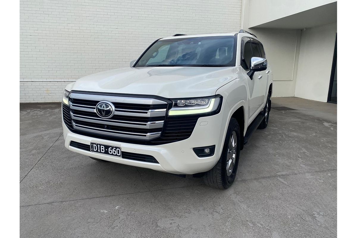2023 Toyota Landcruiser Sahara FJA300R