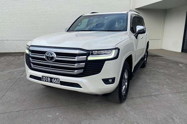 2023 Toyota Landcruiser Sahara FJA300R