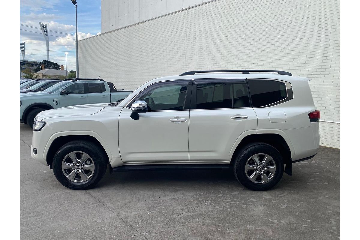 2023 Toyota Landcruiser Sahara FJA300R