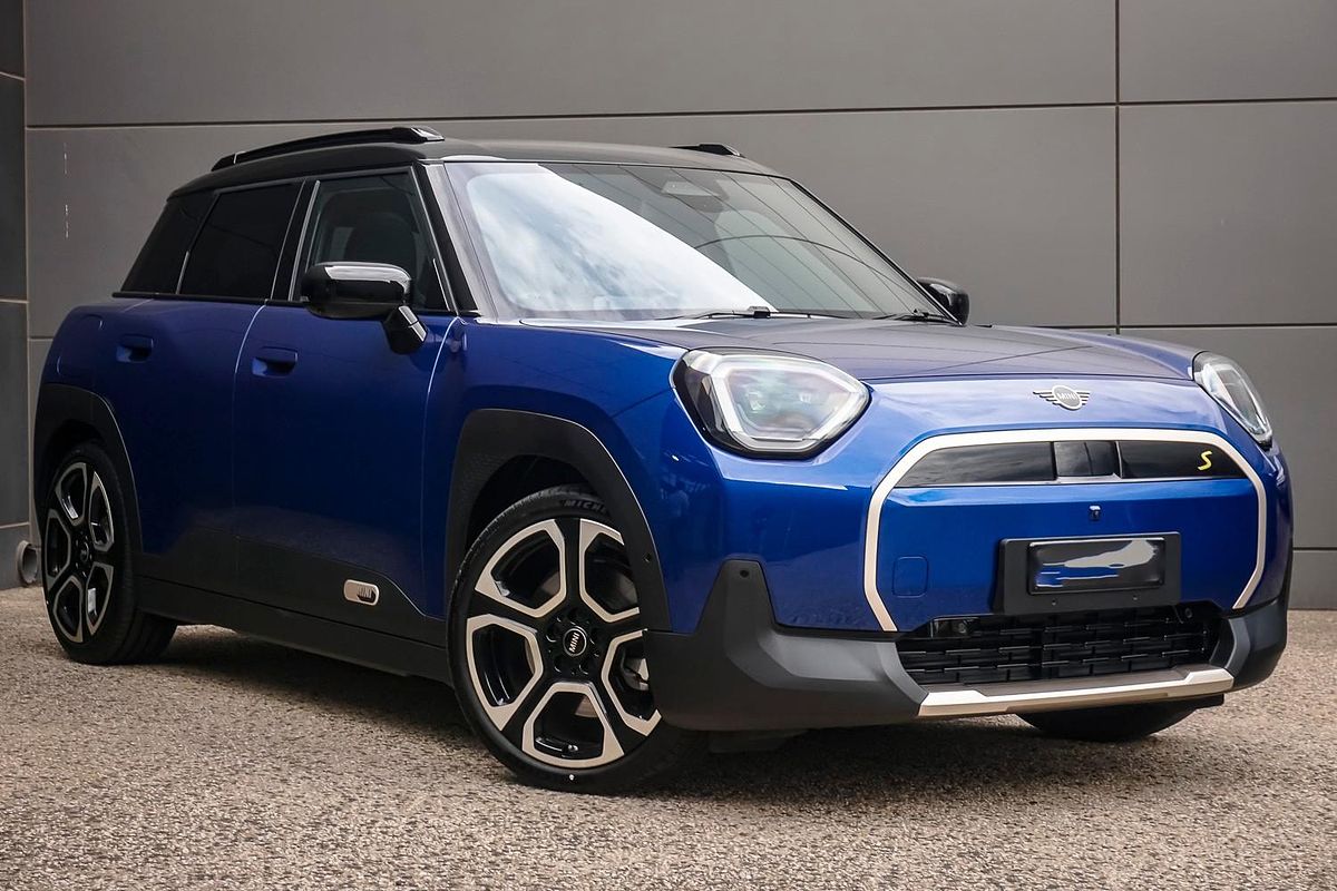 2024 MINI Aceman SE Favoured J05
