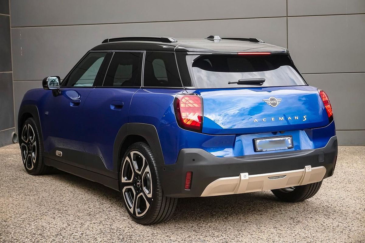 2024 MINI Aceman SE Favoured J05