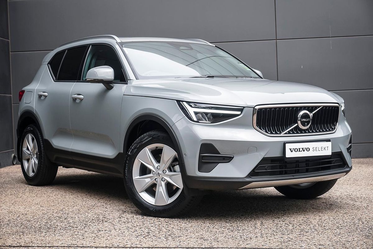 2025 Volvo XC40 Plus B4