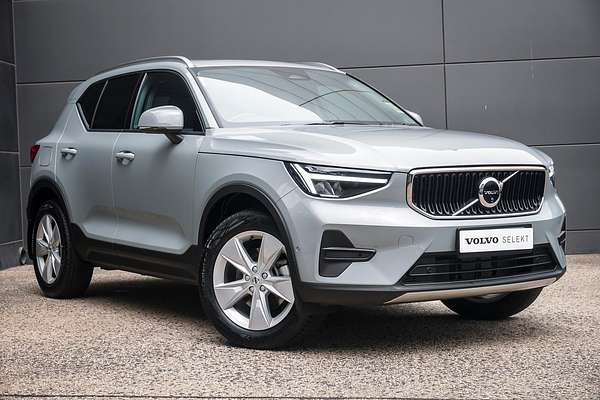 2025 Volvo XC40 Plus B4