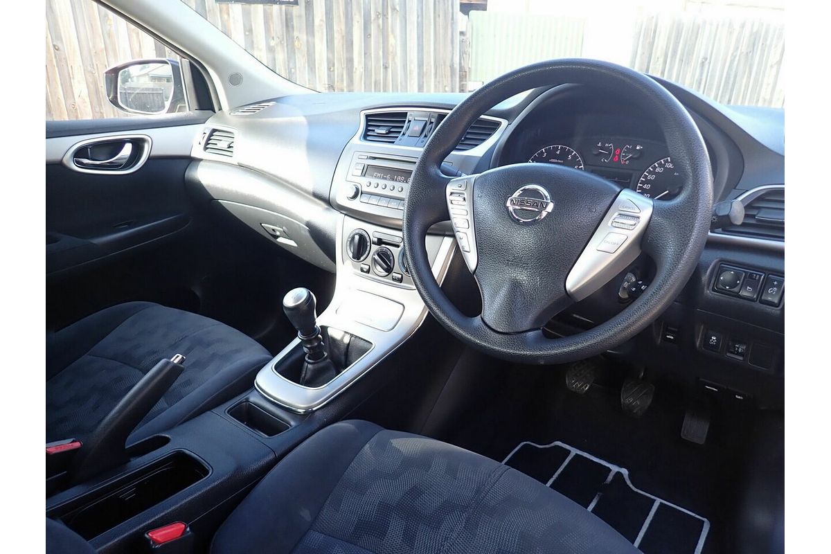 2013 Nissan Pulsar ST B17