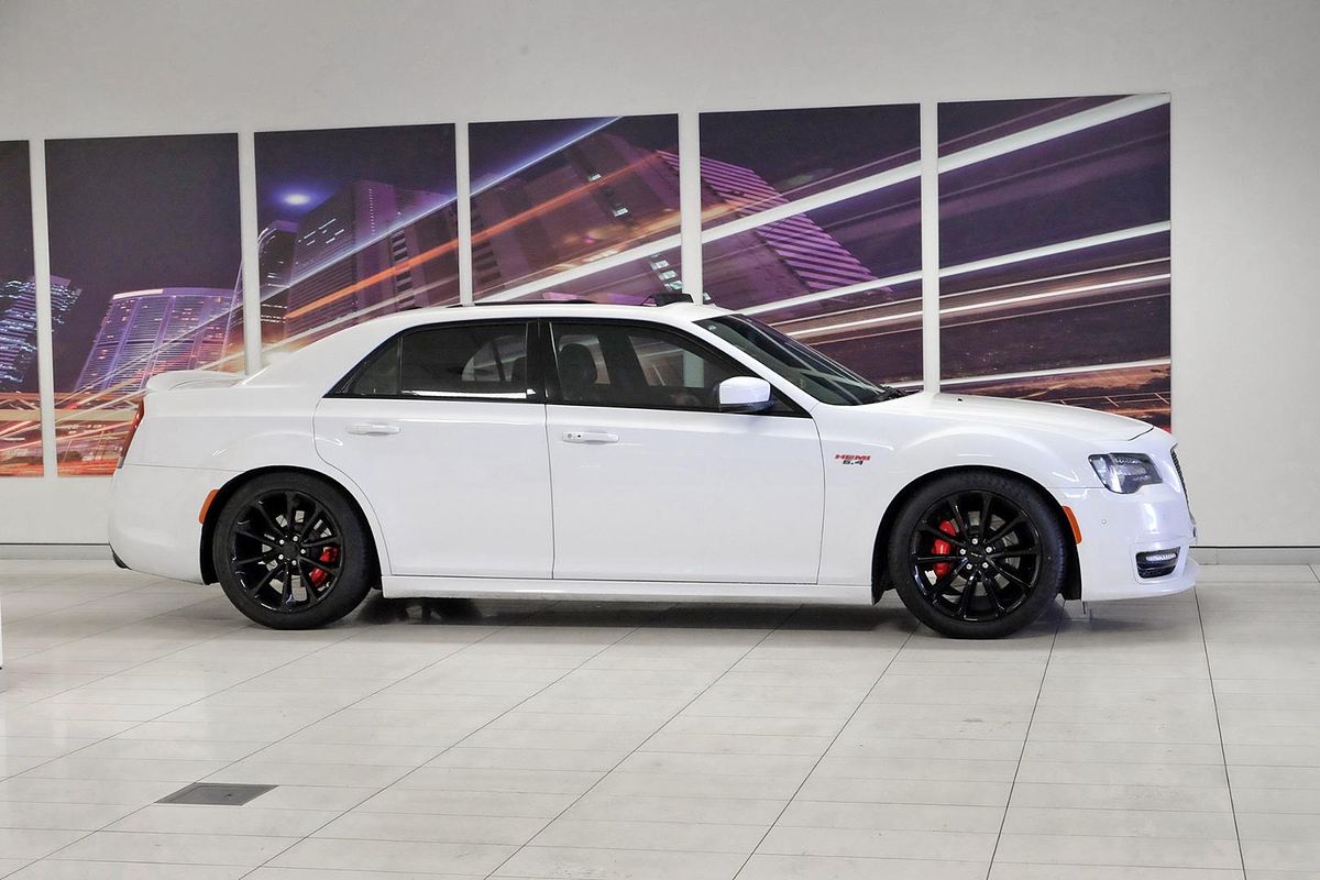 2017 Chrysler 300 SRT Hyperblack LX image 3