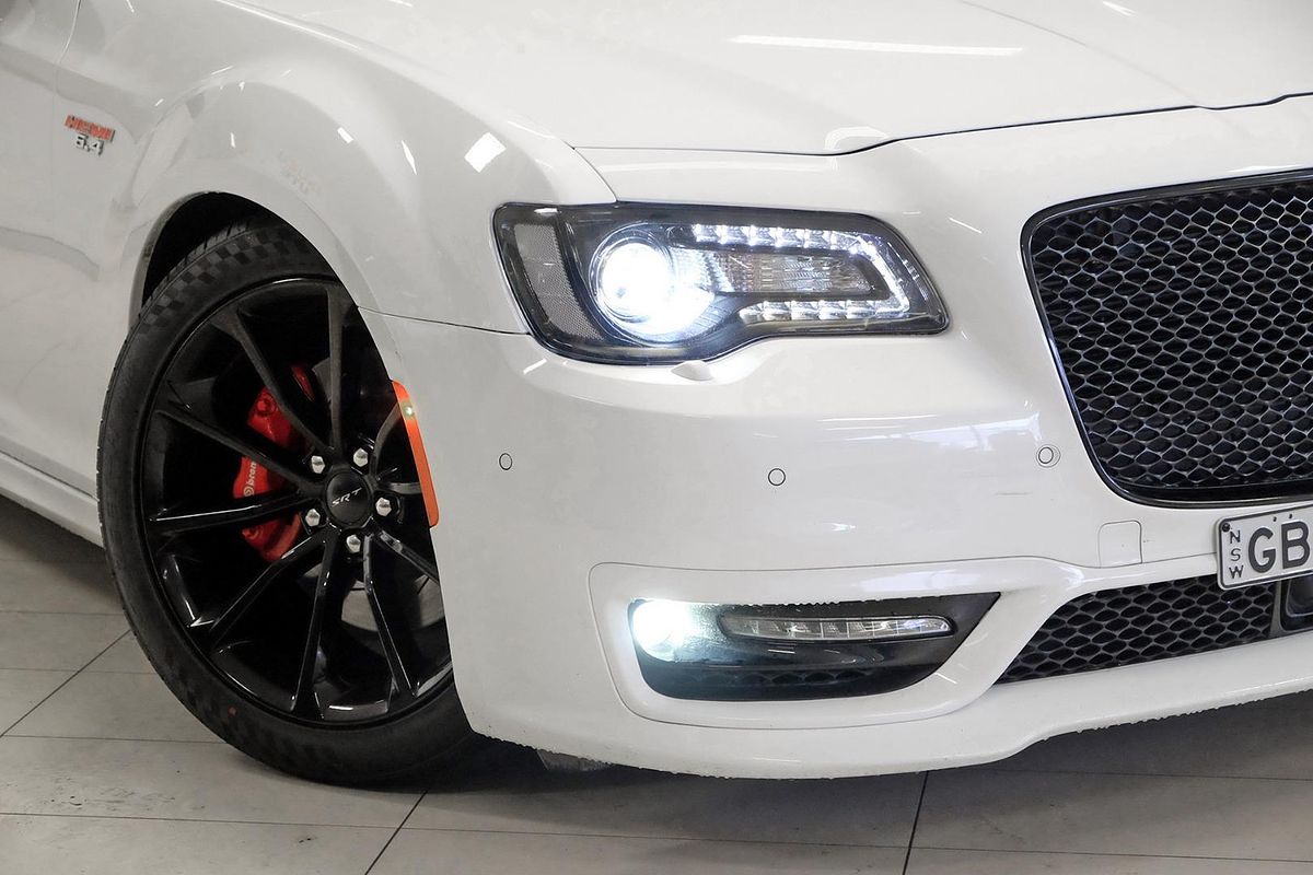 2017 Chrysler 300 SRT Hyperblack LX image 6