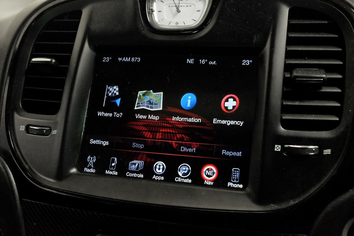 2017 Chrysler 300 SRT Hyperblack LX image 14