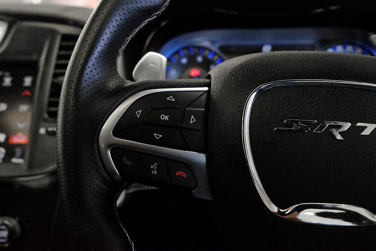 2017 Chrysler 300 SRT Hyperblack LX image 15