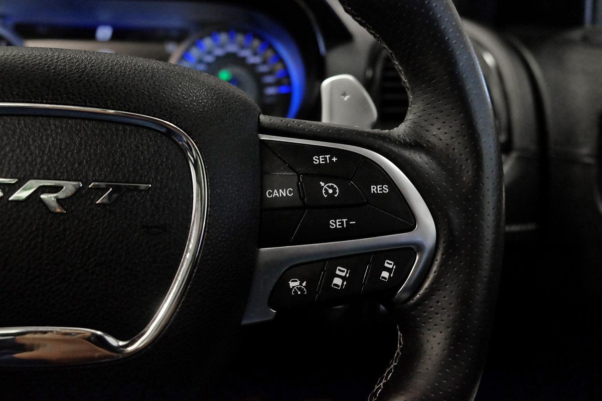 2017 Chrysler 300 SRT Hyperblack LX image 16