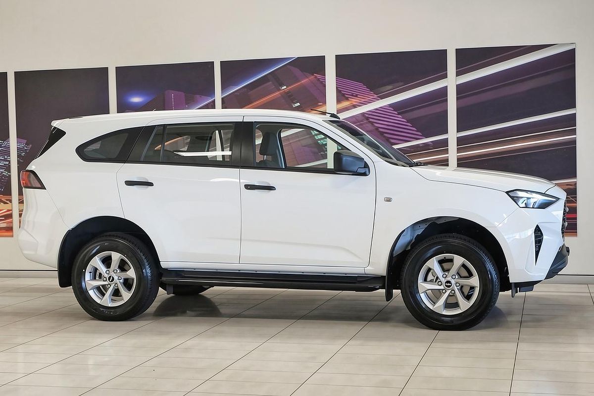 2026 Isuzu MU-X LS-M image 3