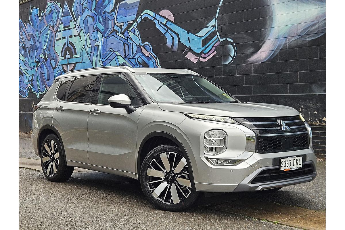 2025 Mitsubishi Outlander Exceed ZM