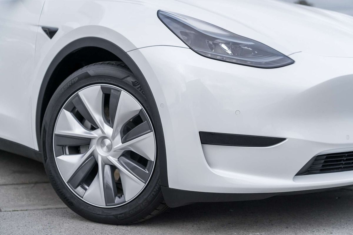 2023 Tesla Model Y Rear-Wheel Drive