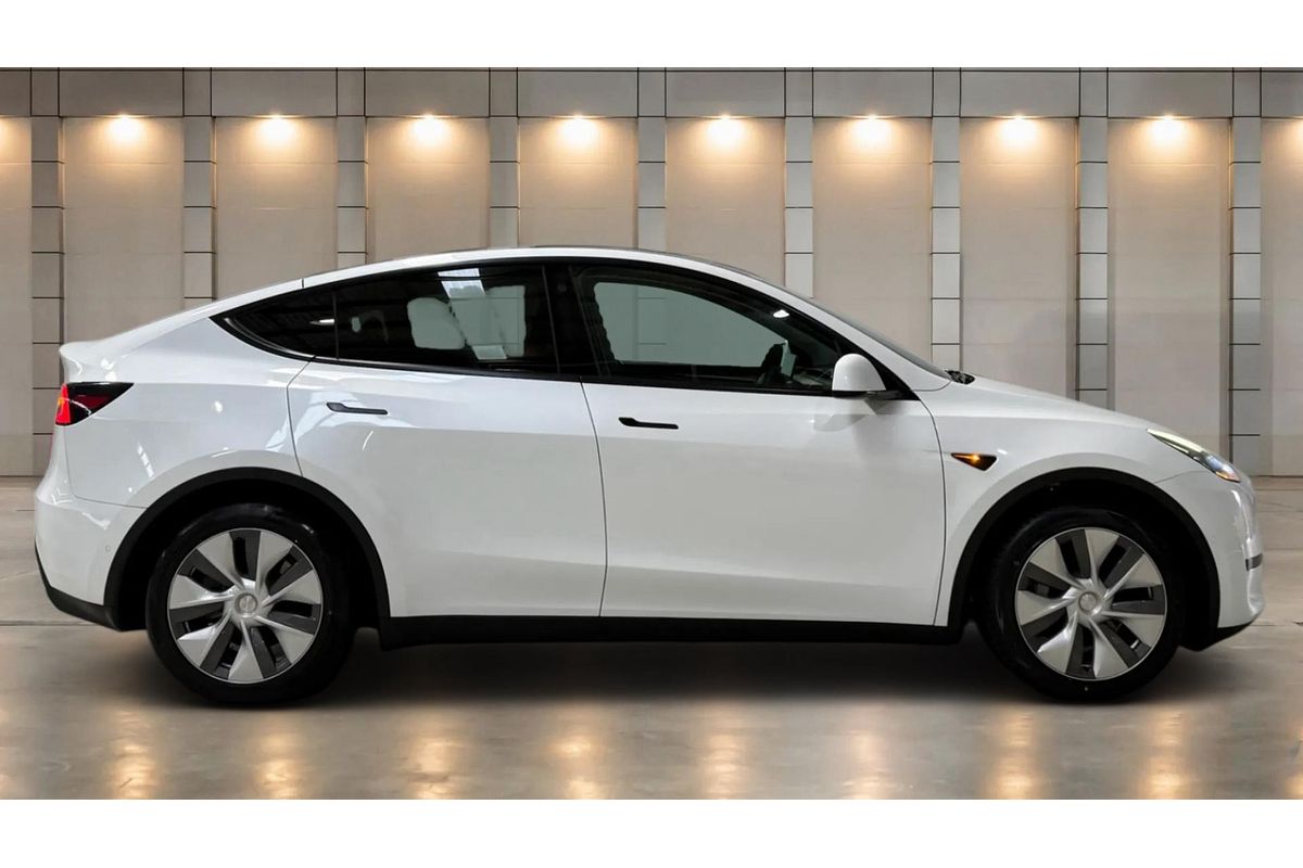2022 Tesla Model Y Rear-Wheel Drive