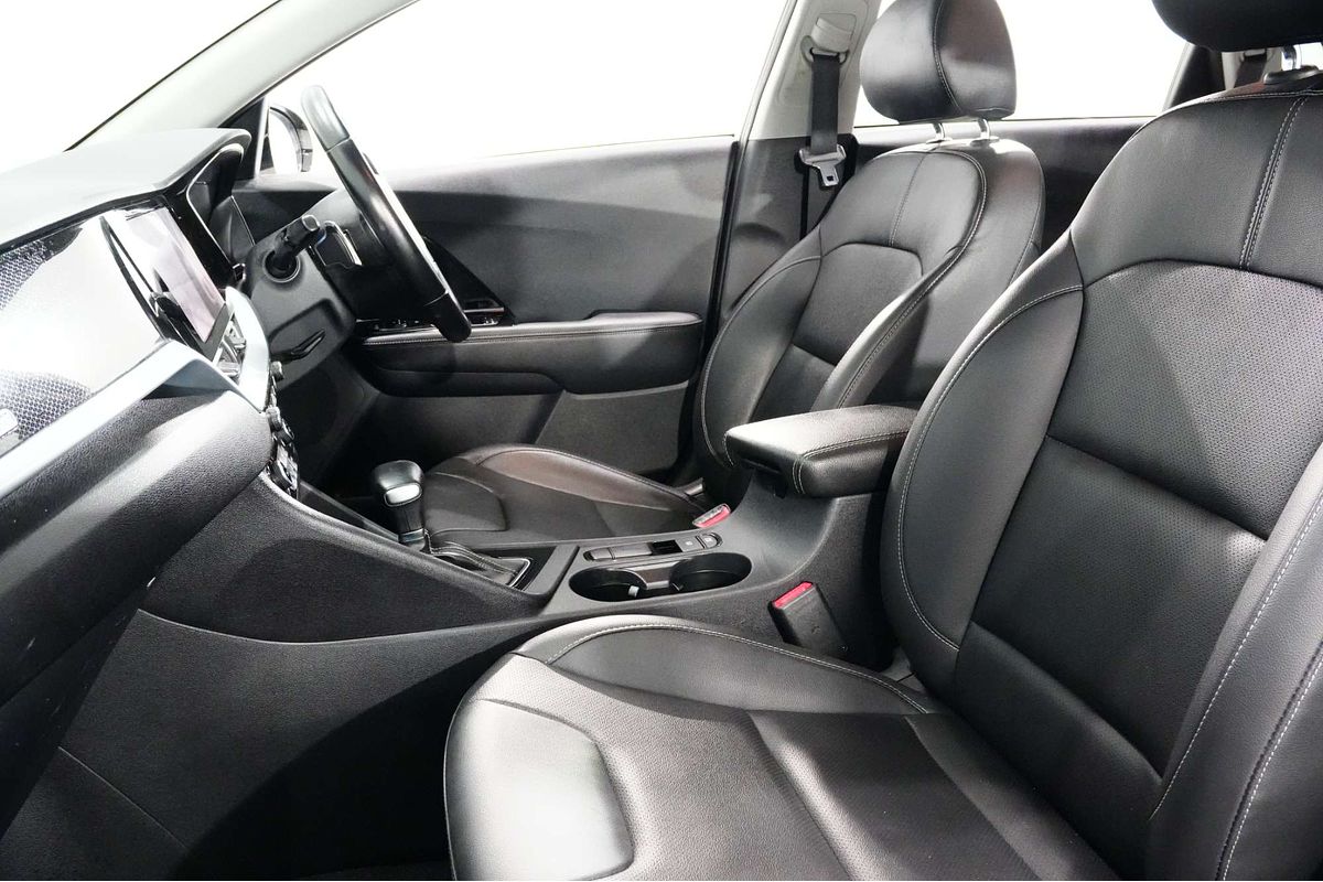 2021 Kia Niro Hybrid Sport DE