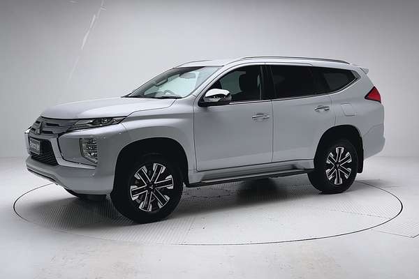 2024 Mitsubishi Pajero Sport GLS QF thumb-3