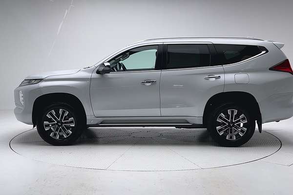 2024 Mitsubishi Pajero Sport GLS QF thumb-4