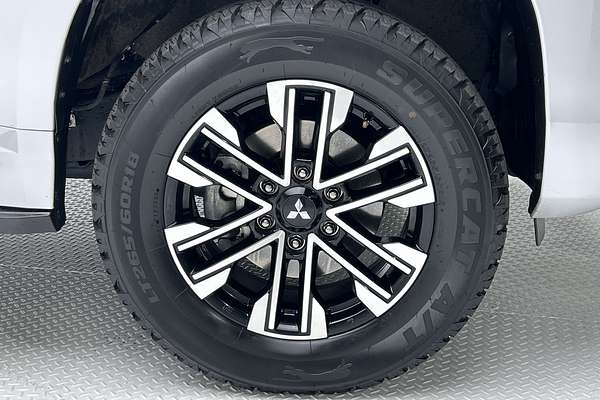 2024 Mitsubishi Pajero Sport GLS QF thumb-9