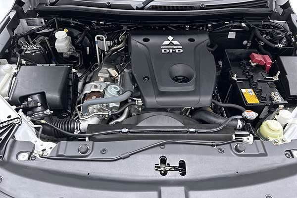 2024 Mitsubishi Pajero Sport GLS QF thumb-10