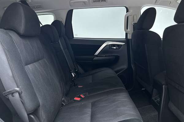 2024 Mitsubishi Pajero Sport GLS QF thumb-11