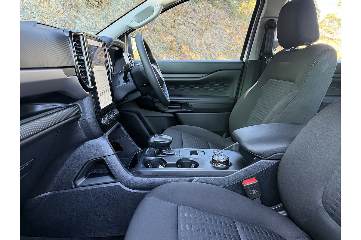 2025 Ford Everest Ambiente 2.0L