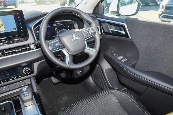 2025 Mitsubishi Outlander LS ZM thumb-17