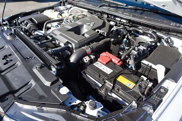 2025 Mitsubishi Triton GLS MV 4X4 thumb-7