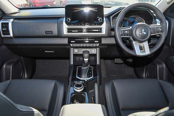 2025 Mitsubishi Triton GLS MV 4X4 thumb-16