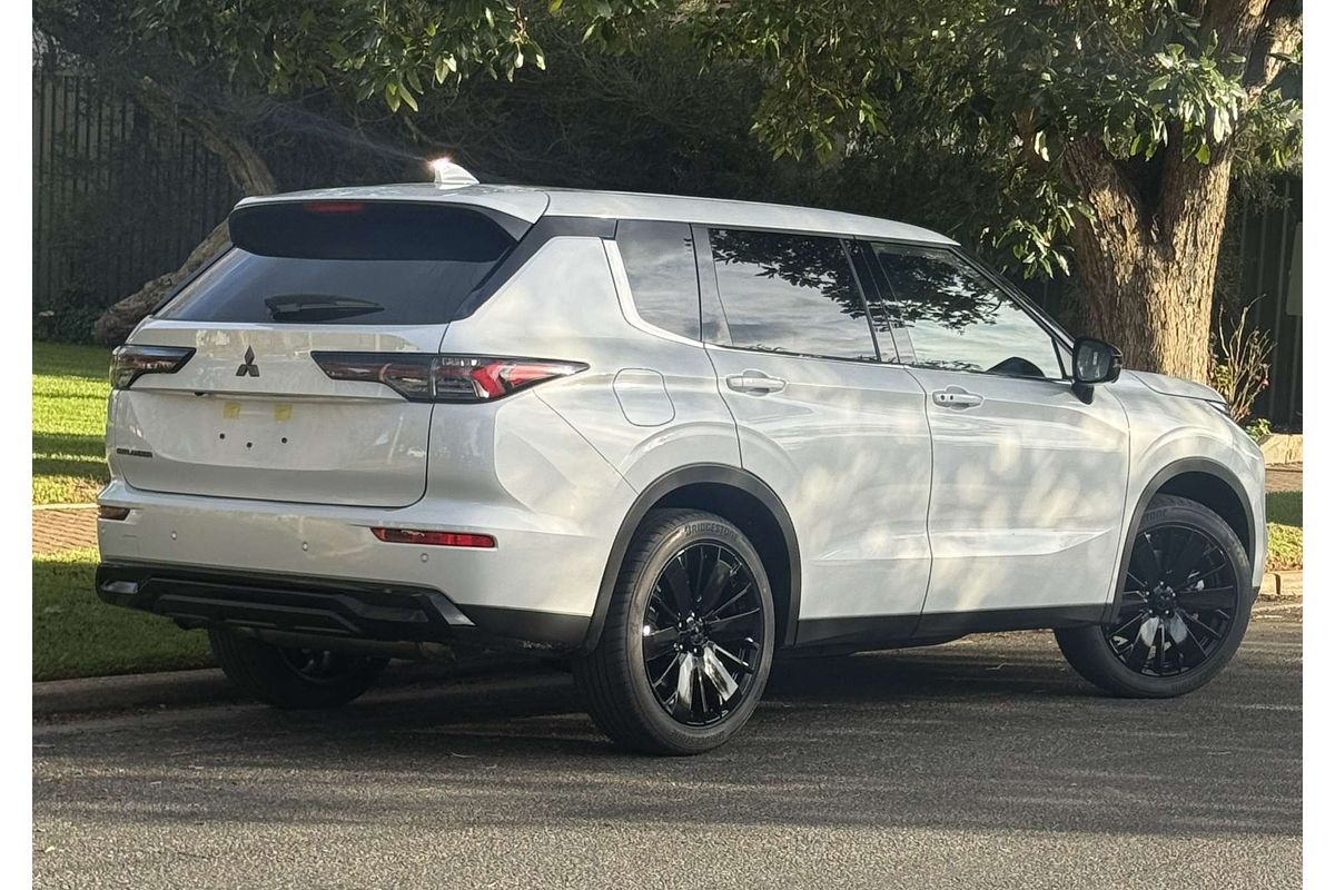 2026 Mitsubishi Outlander Black Edition ZM