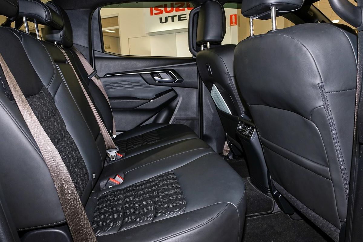 2026 Isuzu D-MAX BLADE 4X4 image 28