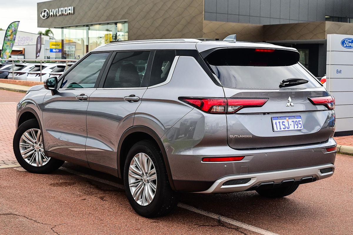 2023 Mitsubishi Outlander LS ZM