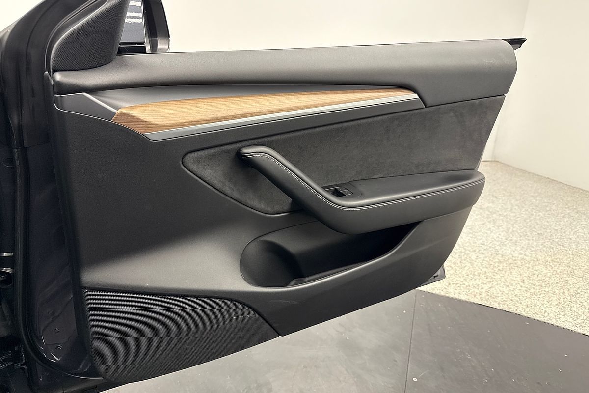 2022 Tesla Model 3 Rear-Wheel Drive