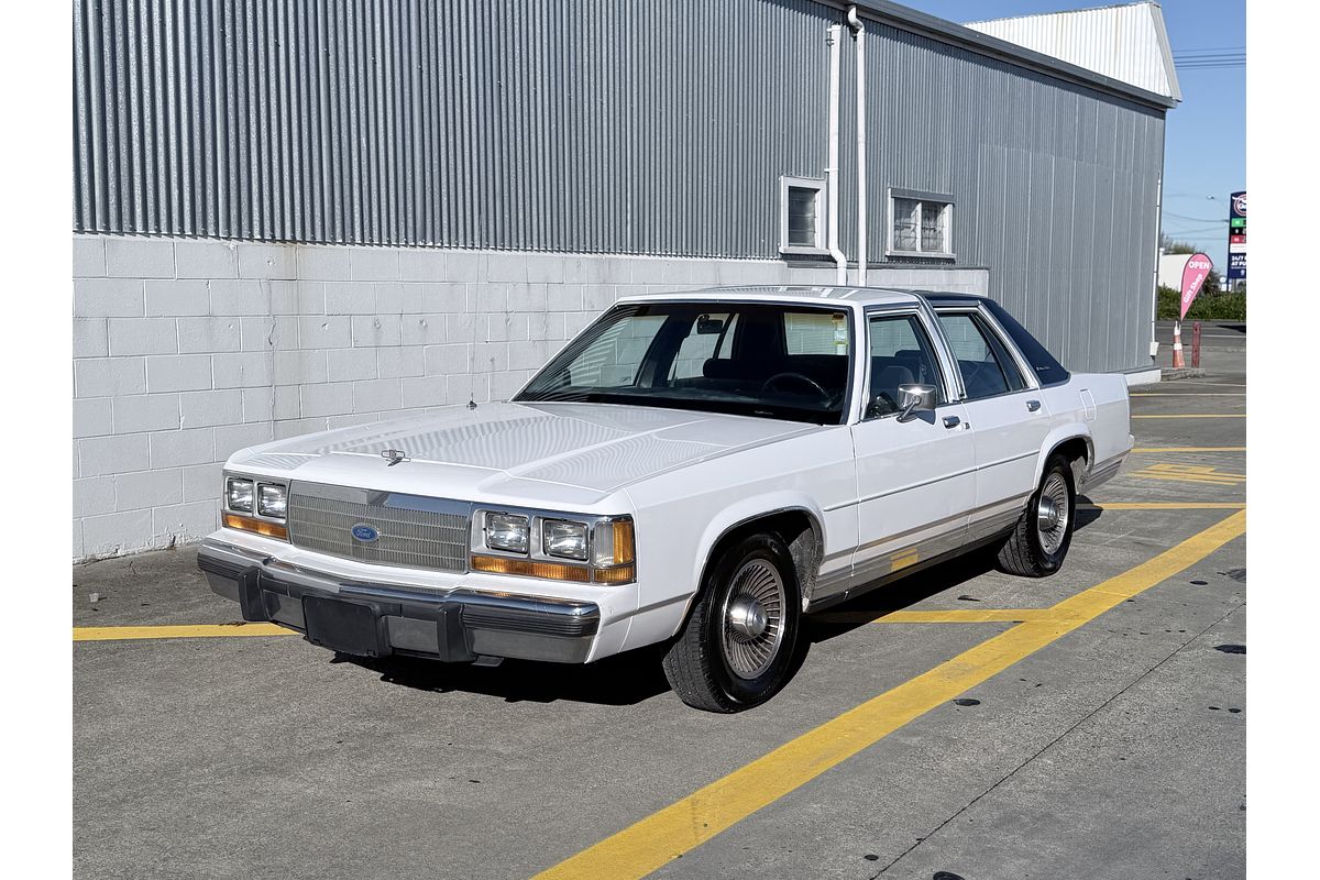 1990 Ford Ltd Crown Victoria