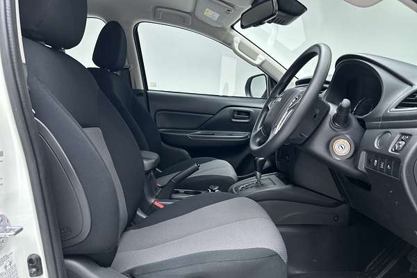 2023 Mitsubishi Triton GLX MR 4X4 thumb-11