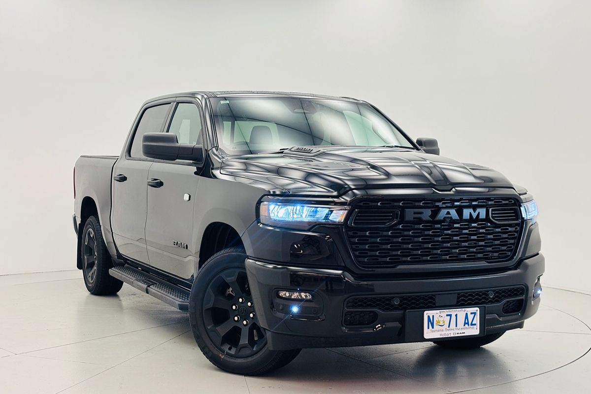 2026 RAM 1500 Express Black Edition Hurricane SO DT 4X4 SWB
