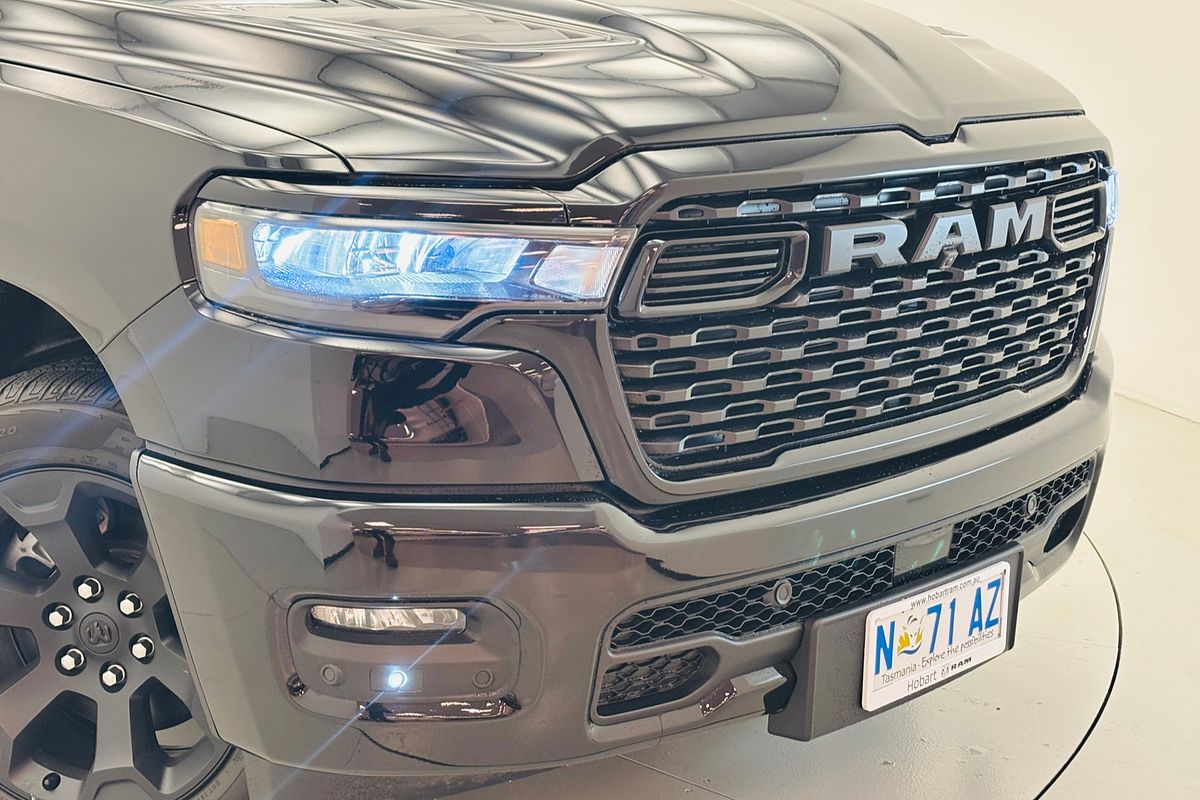 2026 RAM 1500 Express Black Edition Hurricane SO DT 4X4 SWB