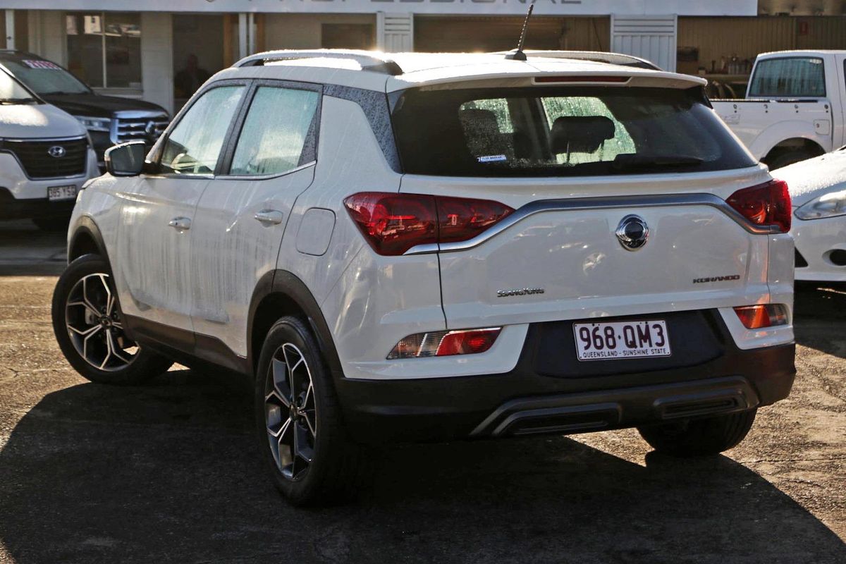 2021 KGM Korando ELX C300