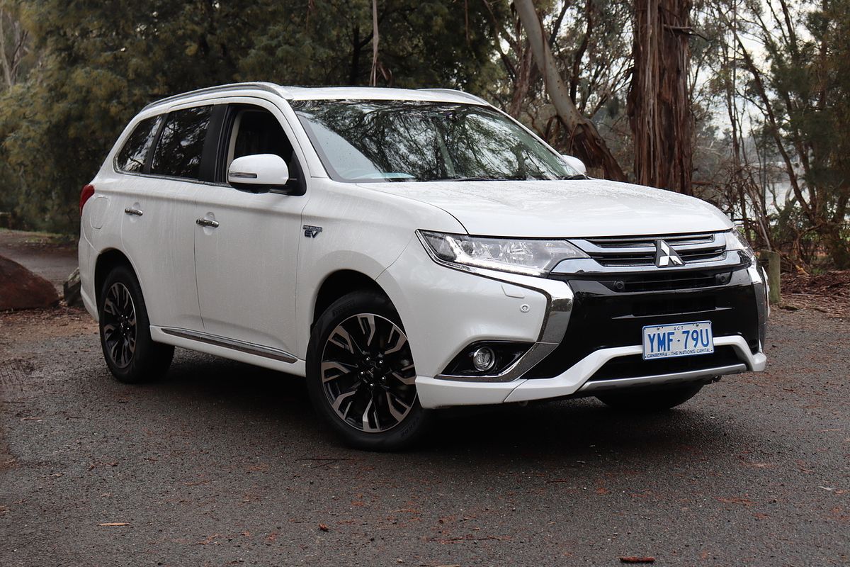 2017 Mitsubishi Outlander PHEV Exceed ZK