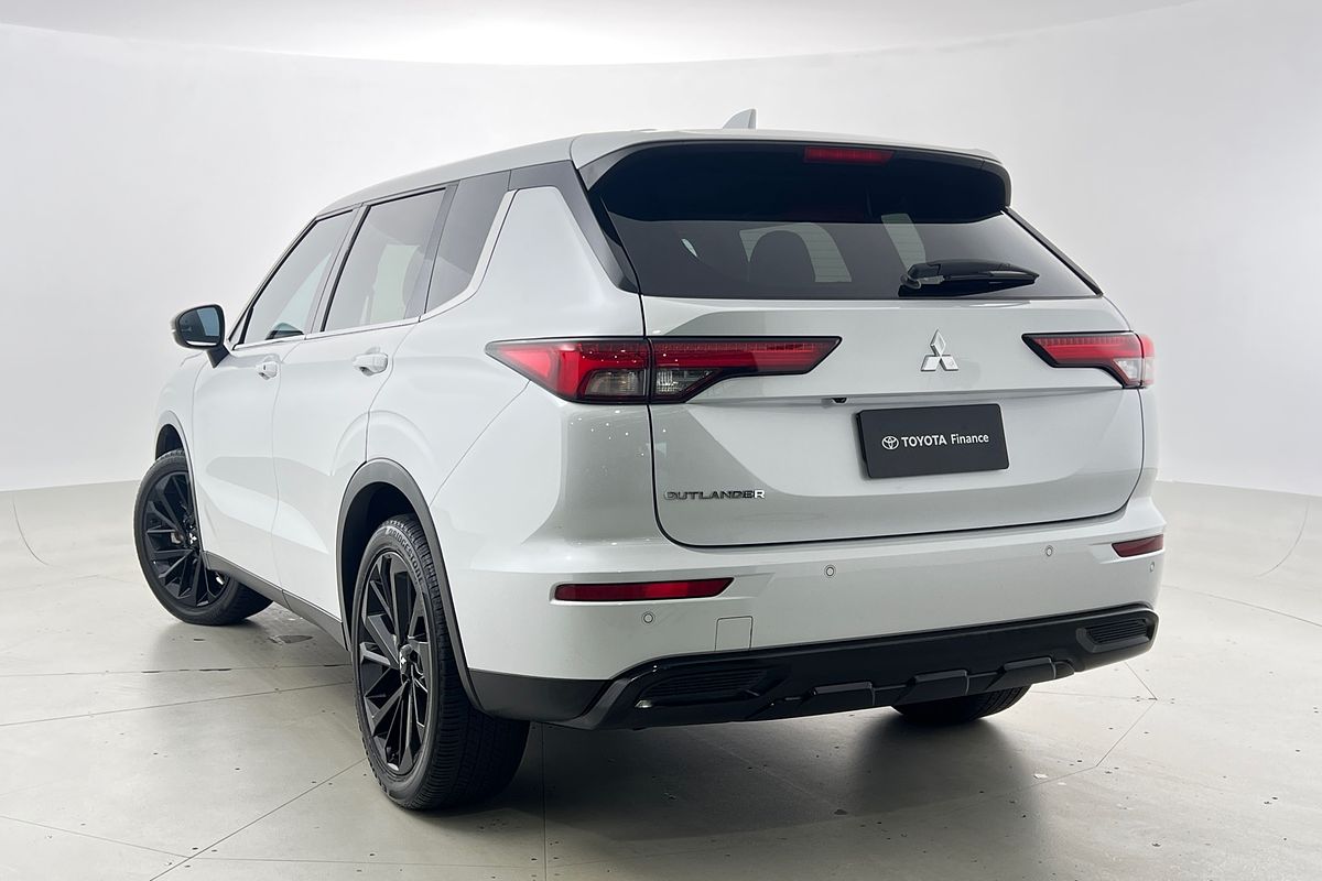 2023 Mitsubishi Outlander LS Black Edition ZM