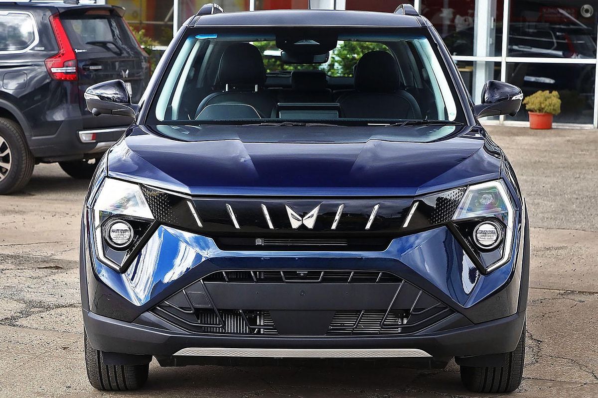 2025 Mahindra XUV3XO AX7L