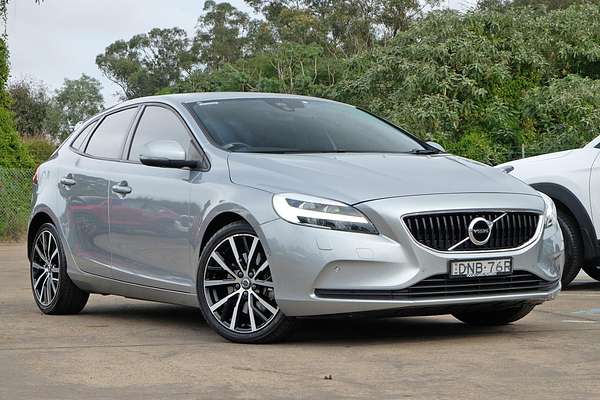 2017 Volvo V40 T3 Momentum