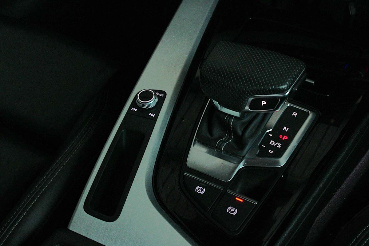 2020 Audi A4 45 TFSI S line B9