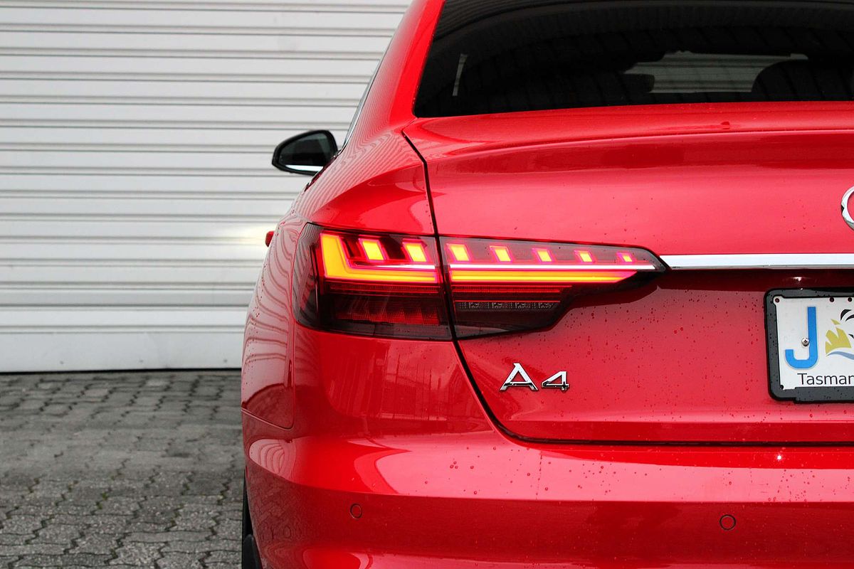 2020 Audi A4 45 TFSI S line B9