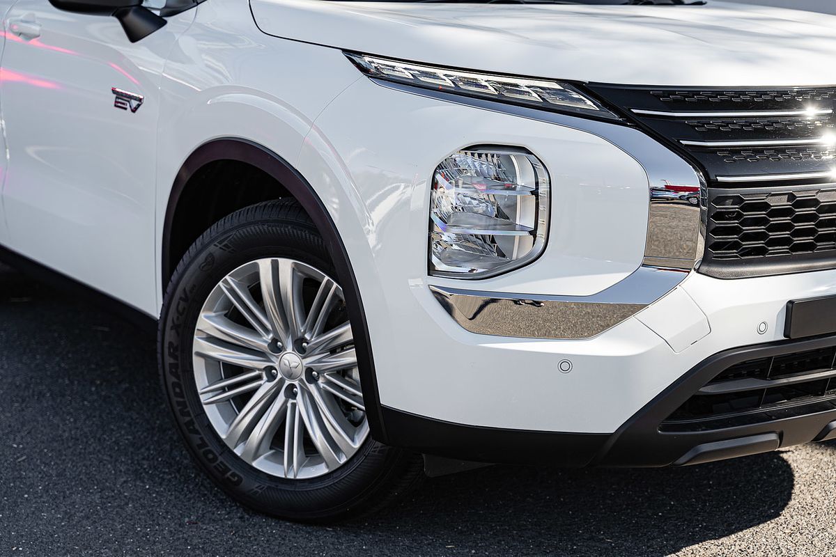 2025 Mitsubishi Outlander PHEV ES ZM
