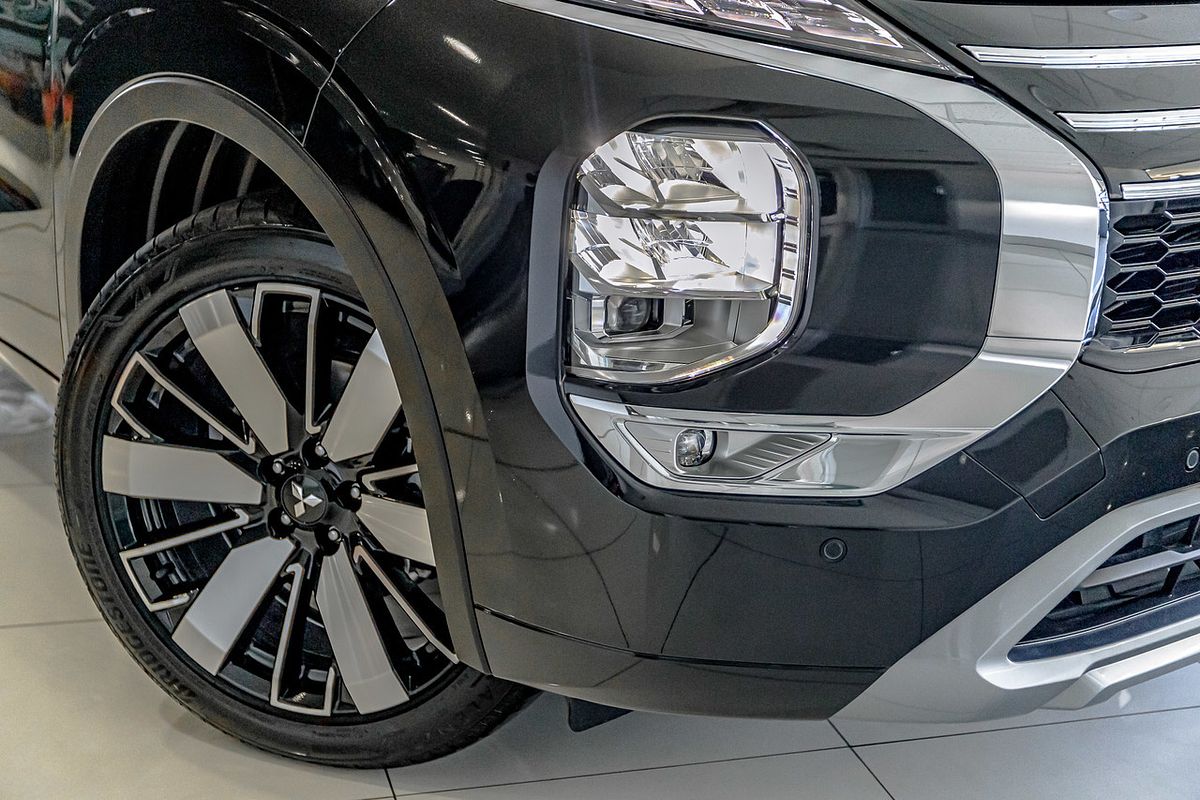 2025 Mitsubishi Outlander Exceed ZM